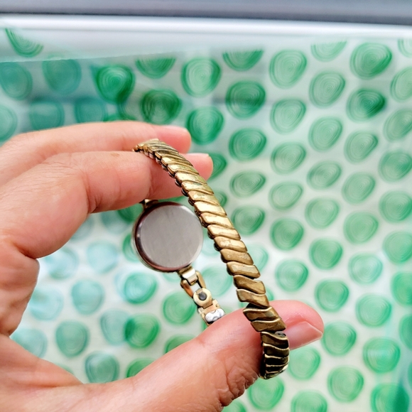 Vintage Ingersoll Dainty Classic Stretch Watch - Picture 7 of 7